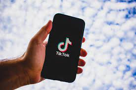 Le récapitulatif musical de TikTok en 2021 indique qu’il s’améliore encore pour créer des méga hits d’un milliard d’écoutes