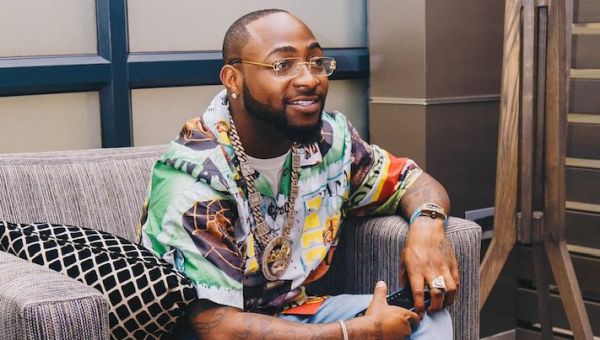 Don de 250 millions de nairas (600 814,25 USD) : Davido publie la liste des 292 bénéficiaires