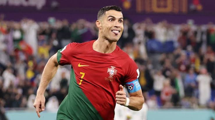 C Ronaldo devient le premier joueur à marquer dans cinq Coupes du monde différentes.