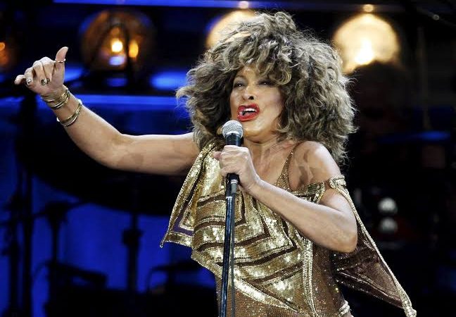 Tina Turner : la légende de la musique décède à 83 ans.