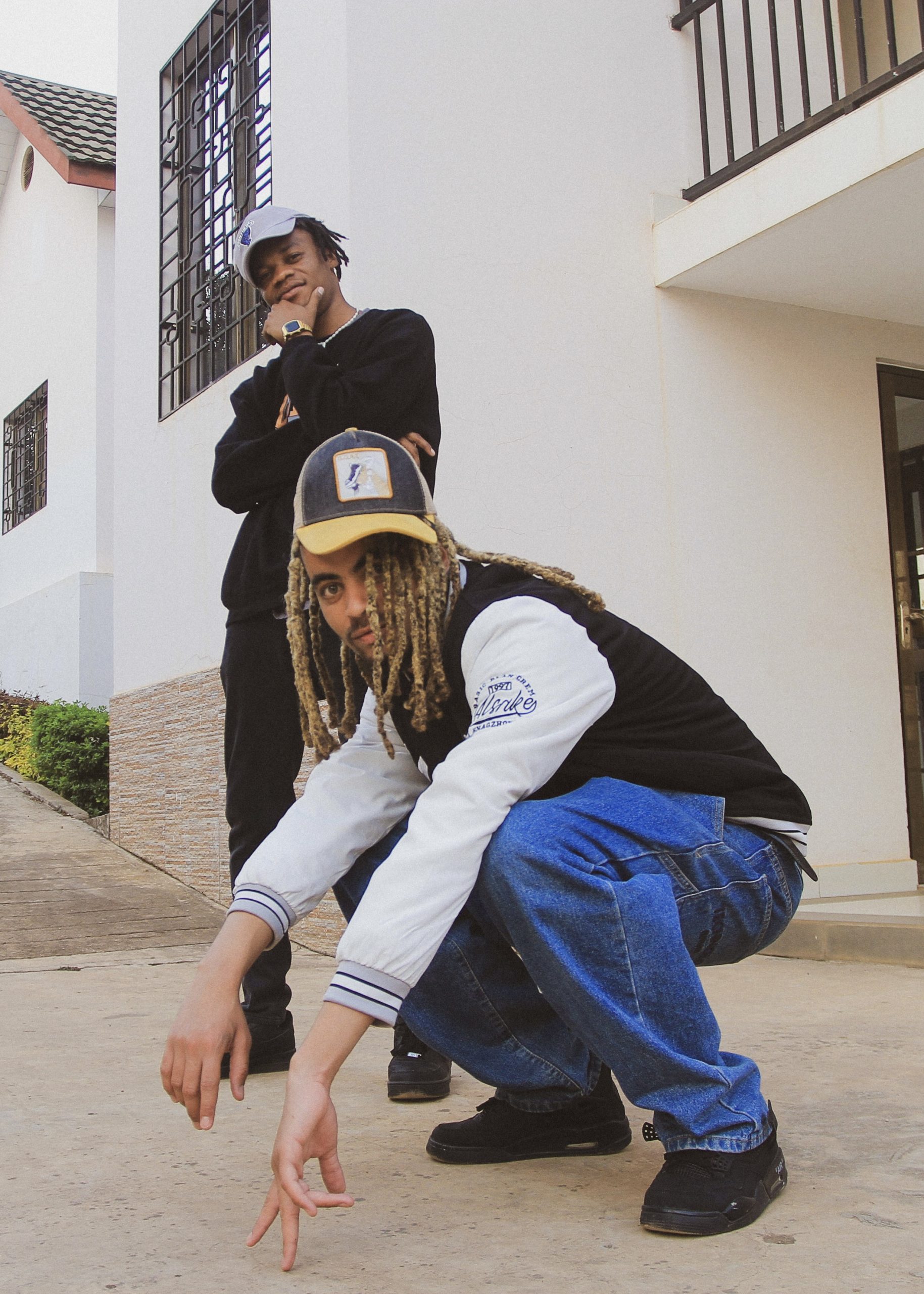 Le créateur de musique talentueux, Jone Beatz, dévoile cette entrée de dope étiquetée,KAPELEKA en feat avec Muzbiti.