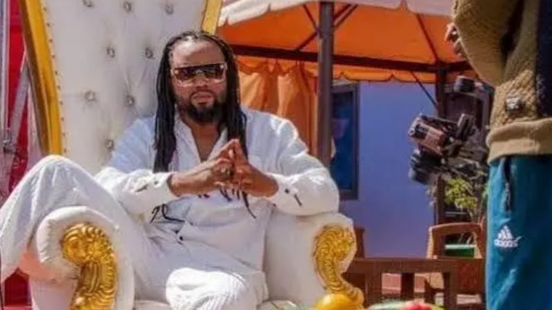 saviez-vous que Joe Kyzi est parmi les premiers artistes à créer un style musical à l’époque bien avant le tokoss, l’afro congo, la rumba trap..etc