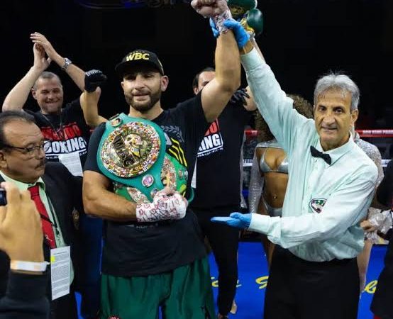 Noel Mikaelian élimine Ilunga Makabu au 3ieme Round.