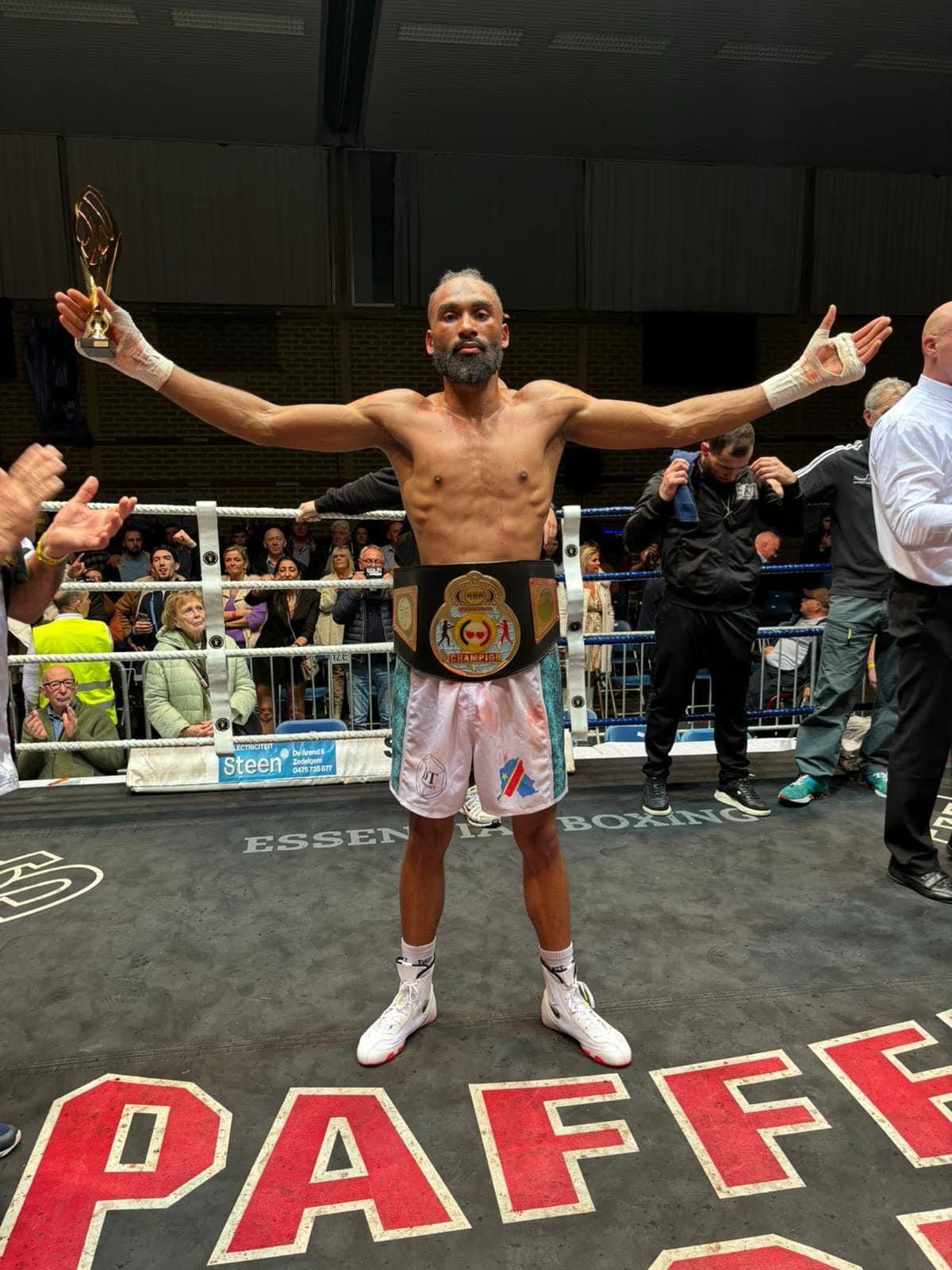 Allesandro Trabucco remporte la ceinture de champion de belgique face au belge d’origine tchétchène Mogmad Youssoupov.