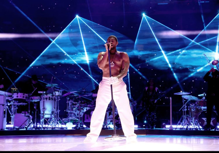 Tous les moments forts du spectacle exaltant de la mi-temps du Super Bowl d’Usher.